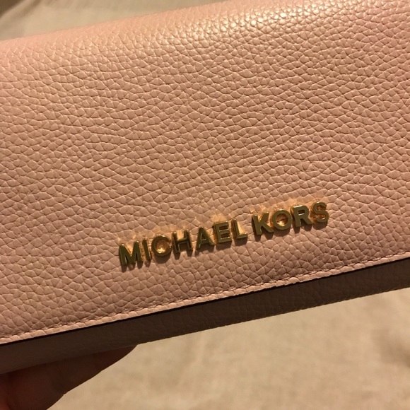 Michael Kors Jet Set Travel Carryall Wallet - Picture 2 of 4